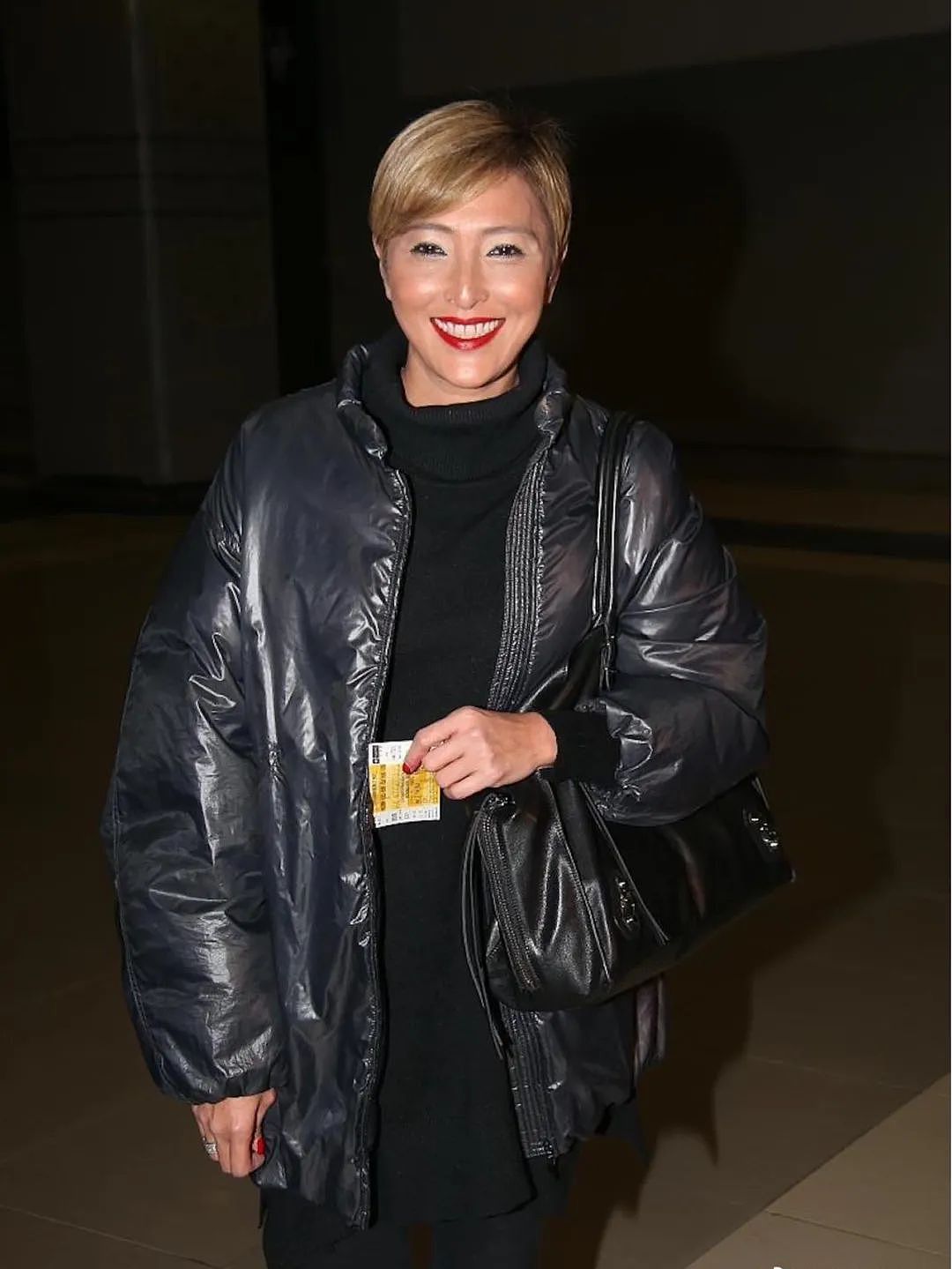 当众亲吻男星！一心想走入上流社会，培养女儿当豪门准媳妇，今60岁生日轰动娱乐圈？（组图） - 41
