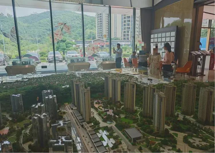 最低40万元一套,李嘉诚家族甩货大湾区400套房源!一套房价格仅约香港同面积首付,中介称“很多香港客户来买”(组图) - 1