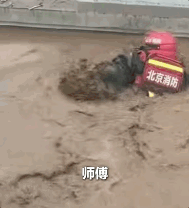 4天下了一年的雨！关注关注北京洪灾吧.....（组图） - 19
