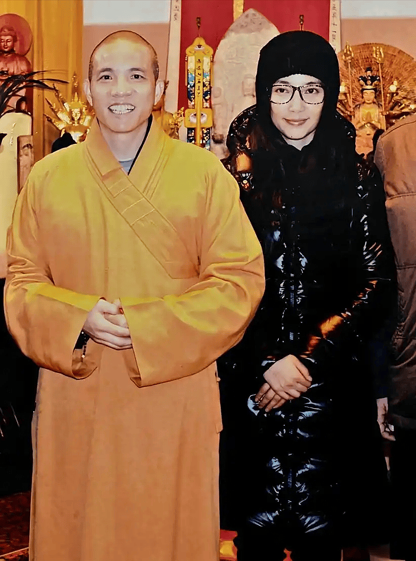 上任仅1天,印乐法师和美女大量合影被扒,与释永信区别太明显(组图) - 4