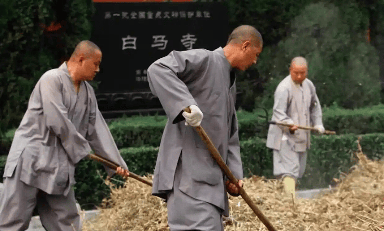 上任仅1天,印乐法师和美女大量合影被扒,与释永信区别太明显(组图) - 13