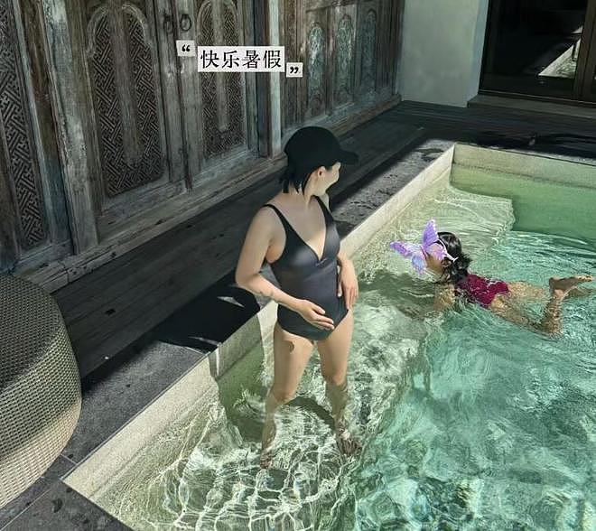 郝劭文老婆晒近照，产后4个月小腹平坦瘦一大圈，穿泳装玩水超美（组图） - 3