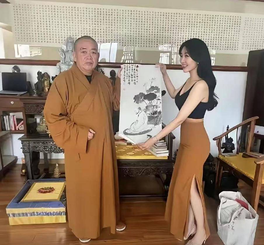 辣眼！释永信亲吻李湘画面曝光，在郑州养女大学生（组图） - 13
