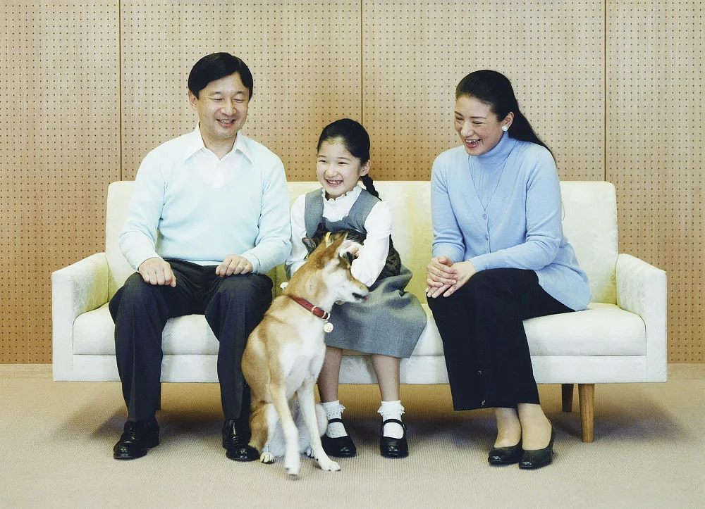 日本天皇独生女好事将近?顶配驸马团不敌青梅竹马,10年前牵手照流出,网友齐呼:太甜了(组图) - 11