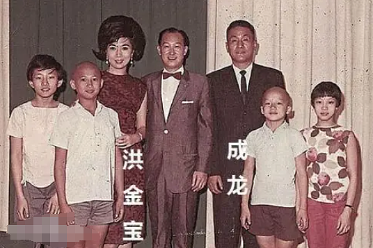 成龙断崖式衰老，71岁近况曝光，满脸皱纹眼睛花，影迷：“我们也老了”（组图） - 11