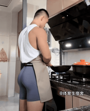 【帅哥】健身教练白色双丁照泄露,这大肉臀太绝了(组图) - 12