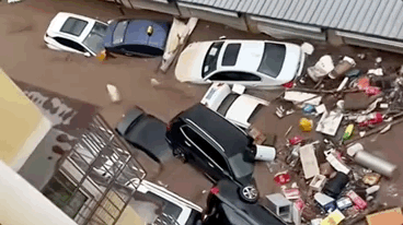 4天下了一年的雨！关注关注北京洪灾吧.....（组图） - 1
