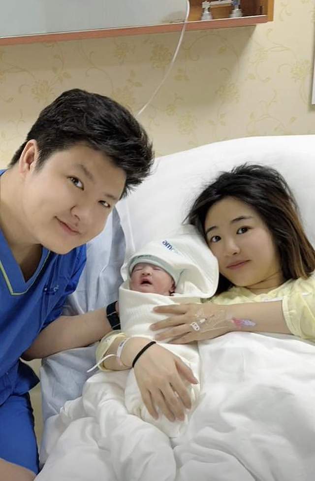 金龟子女儿晒验孕棒官宣怀二胎，老公激动落泪，儿子才满1周岁（组图） - 5