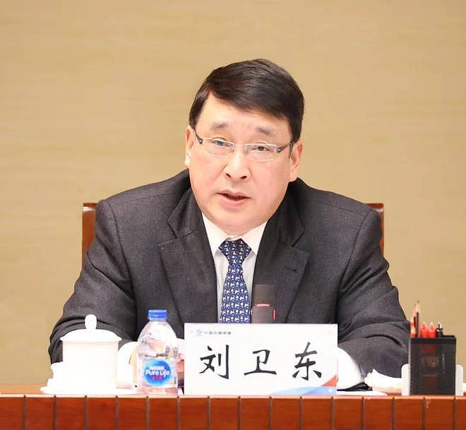 两“虎”被处理:一人被指“靠石油吃石油”、搞钱色交易(组图) - 1