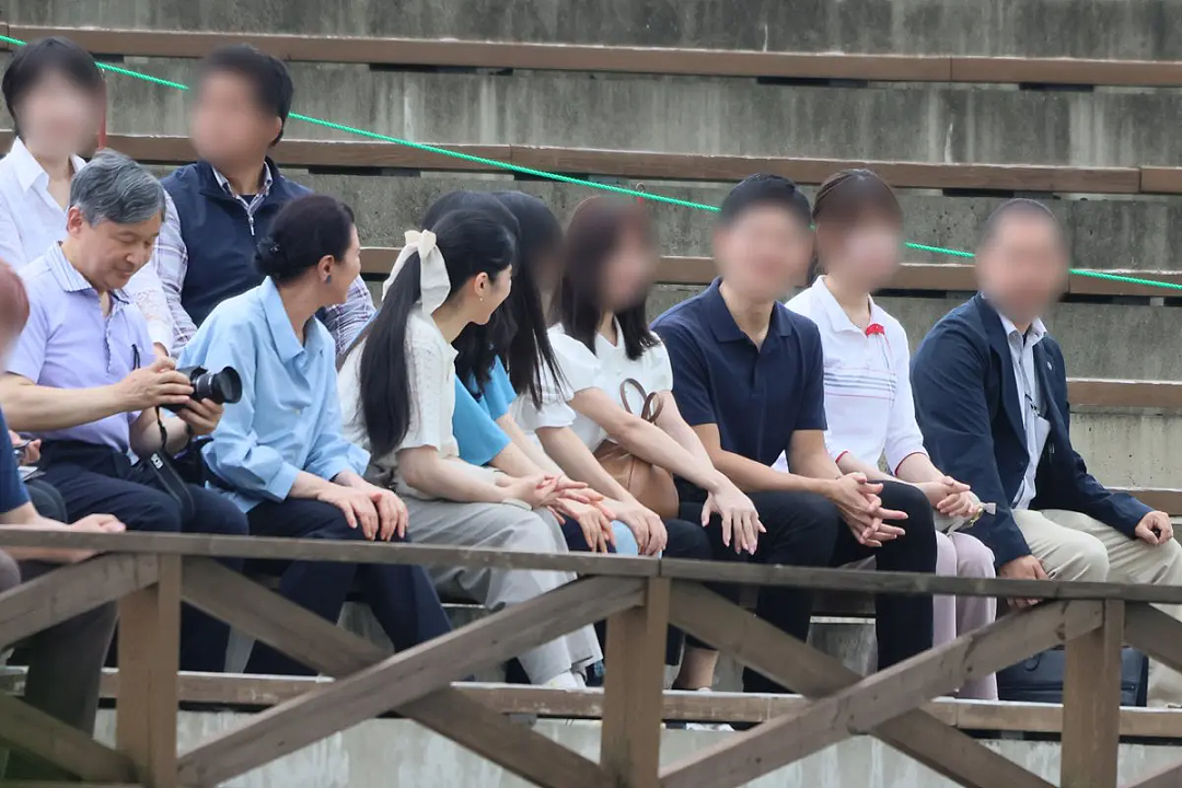 日本天皇独生女好事将近?顶配驸马团不敌青梅竹马,10年前牵手照流出,网友齐呼:太甜了(组图) - 14