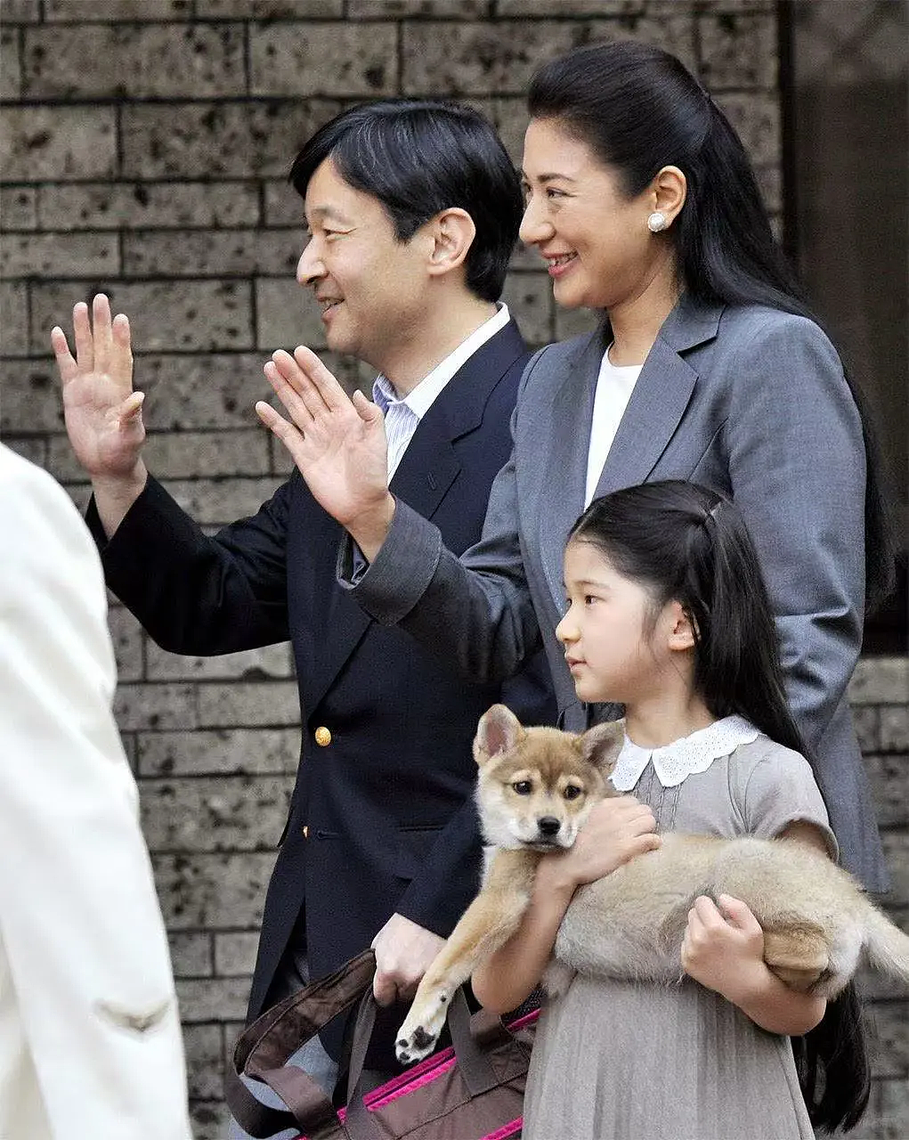 日本天皇独生女好事将近?顶配驸马团不敌青梅竹马,10年前牵手照流出,网友齐呼:太甜了(组图) - 8
