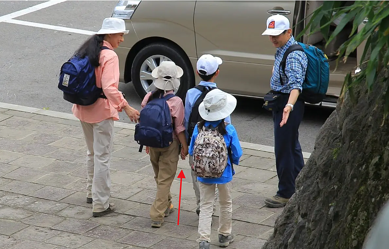 日本天皇独生女好事将近?顶配驸马团不敌青梅竹马,10年前牵手照流出,网友齐呼:太甜了(组图) - 20