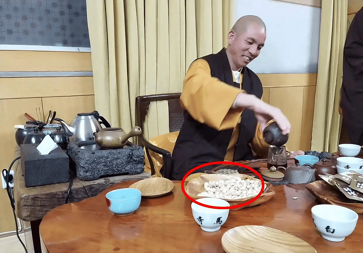 上任仅1天,印乐法师和美女大量合影被扒,与释永信区别太明显(组图) - 27