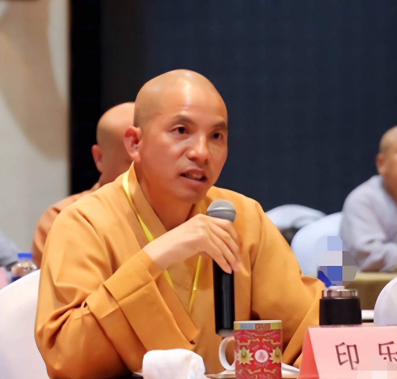 上任仅1天,印乐法师和美女大量合影被扒,与释永信区别太明显(组图) - 9
