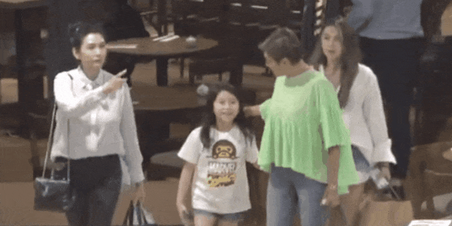 当众亲吻男星！一心想走入上流社会，培养女儿当豪门准媳妇，今60岁生日轰动娱乐圈？（组图） - 52