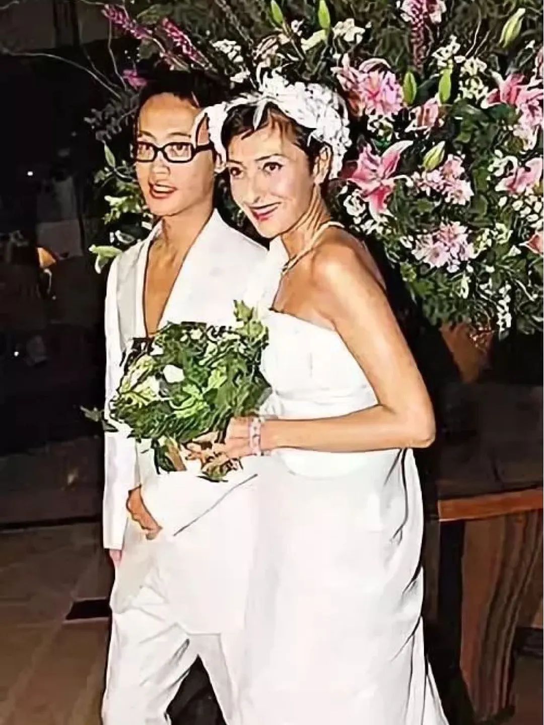 当众亲吻男星！一心想走入上流社会，培养女儿当豪门准媳妇，今60岁生日轰动娱乐圈？（组图） - 32