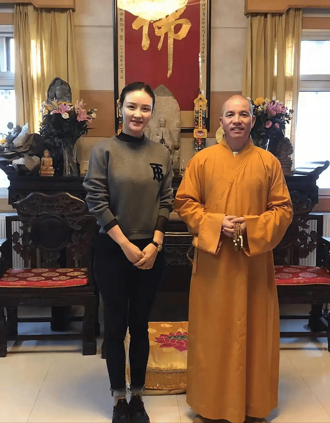 上任仅1天,印乐法师和美女大量合影被扒,与释永信区别太明显(组图) - 3