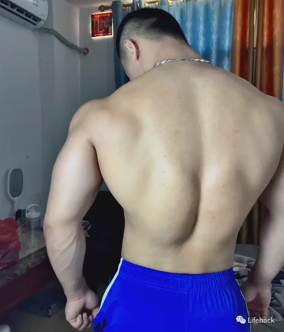 【帅哥】健身教练白色双丁照泄露,这大肉臀太绝了(组图) - 14