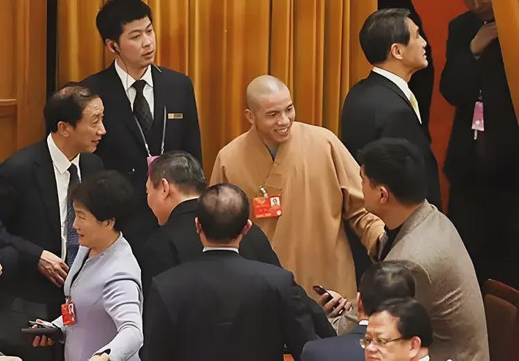 少林寺新住持:开挖机种麦子的方丈(组图) - 6