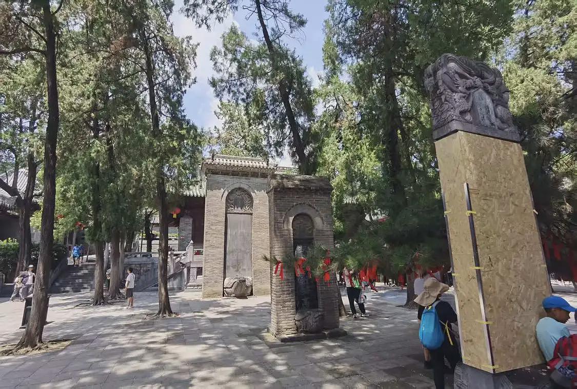少林寺新住持履职第二日：部分收费项目消失（组图） - 4