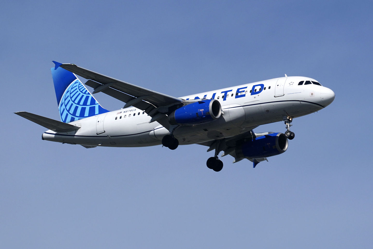 波音787引擎故障！美联航高空喊Mayday求救，紧急泄油折返（图） - 1