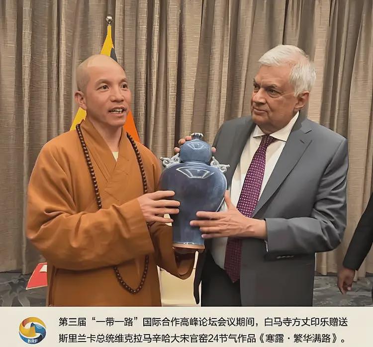 少林寺新住持:开挖机种麦子的方丈(组图) - 10
