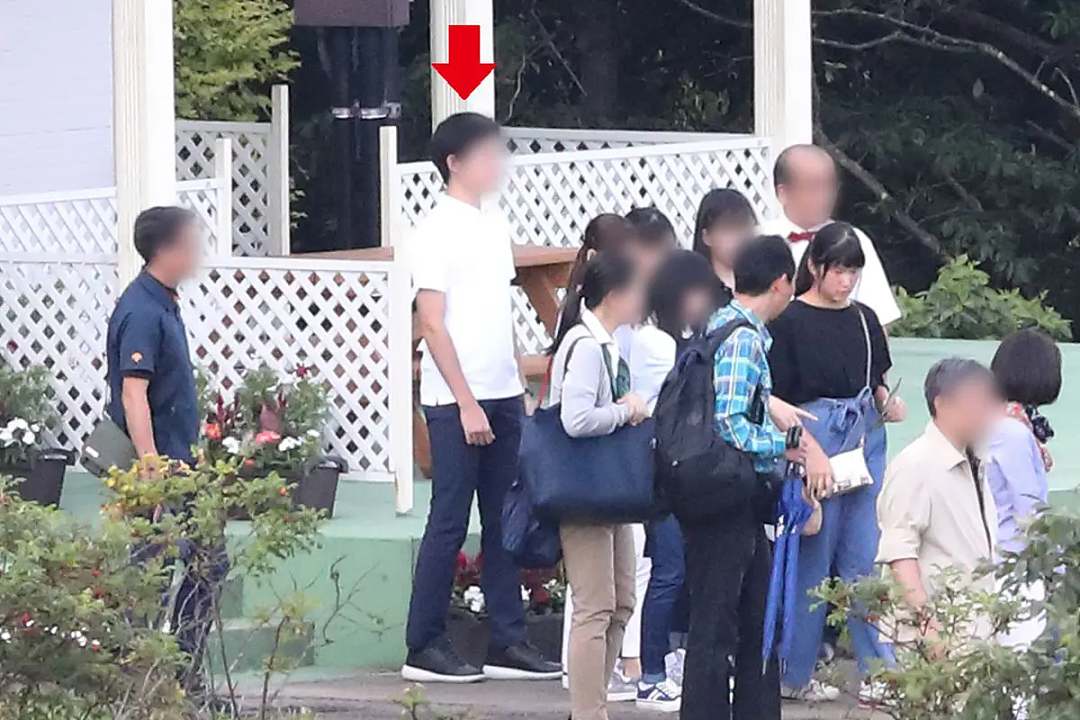 日本天皇独生女好事将近?顶配驸马团不敌青梅竹马,10年前牵手照流出,网友齐呼:太甜了(组图) - 19