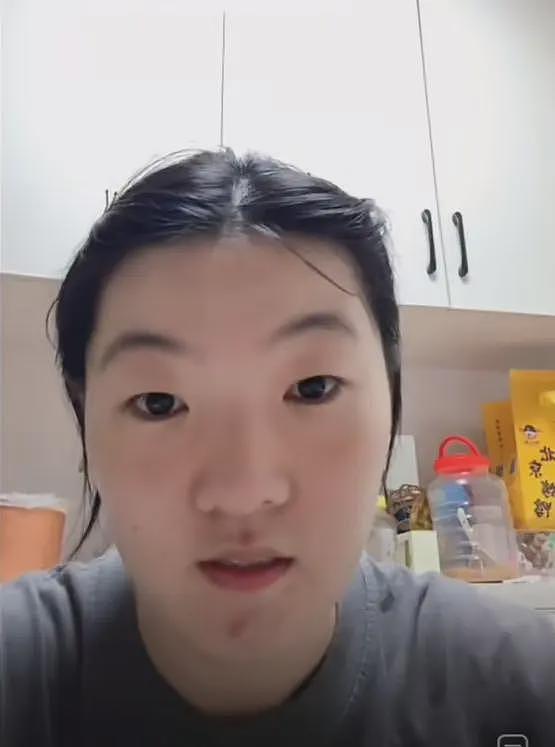 旺仔小乔露脸直播,和小时候变化不大,网友发现“替身”关键证据(组图) - 17