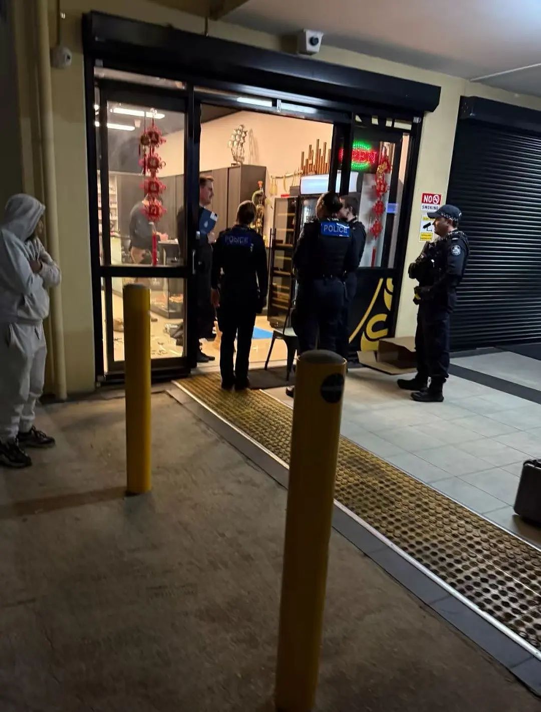 布里斯班华人区深夜劫案!北区商铺80万珠宝遭洗劫,警方追捕在逃同伙(组图) - 3