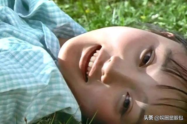 43岁李小璐晒小鲜肉合照，娇羞妩媚，眼神勾人，两人举止很亲密（组图） - 2