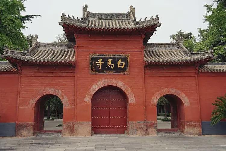 少林寺新住持:开挖机种麦子的方丈(组图) - 2