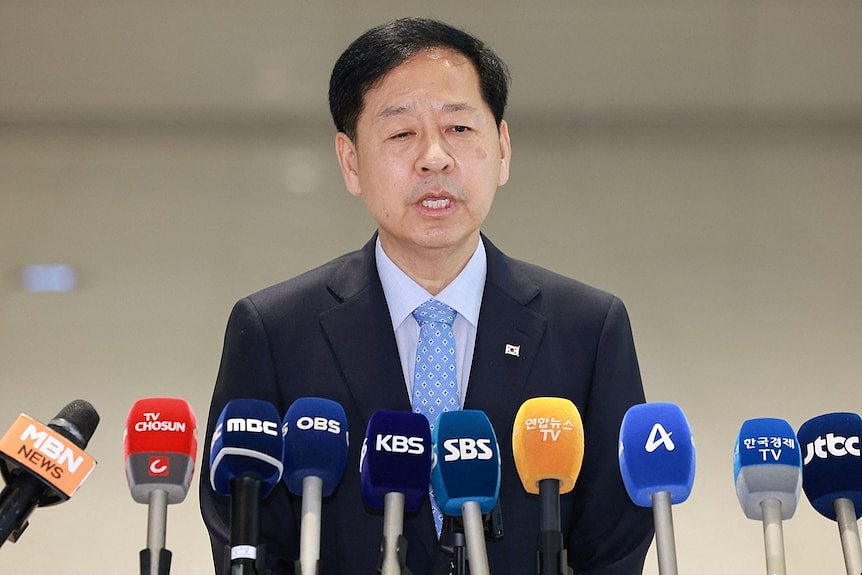 美国关税生效前夕：与韩国达成协议，提前取消小额包裹关税豁免（组图） - 1