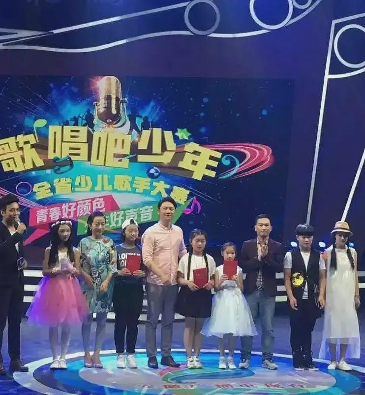 旺仔小乔露脸直播,和小时候变化不大,网友发现“替身”关键证据(组图) - 4