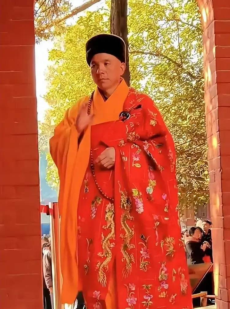 上任仅1天,印乐法师和美女大量合影被扒,与释永信区别太明显(组图) - 29