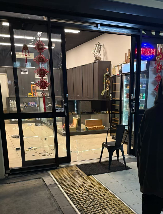 布里斯班华人区深夜劫案!北区商铺80万珠宝遭洗劫,警方追捕在逃同伙(组图) - 2