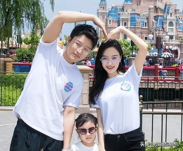 43岁李小璐晒小鲜肉合照，娇羞妩媚，眼神勾人，两人举止很亲密（组图） - 11