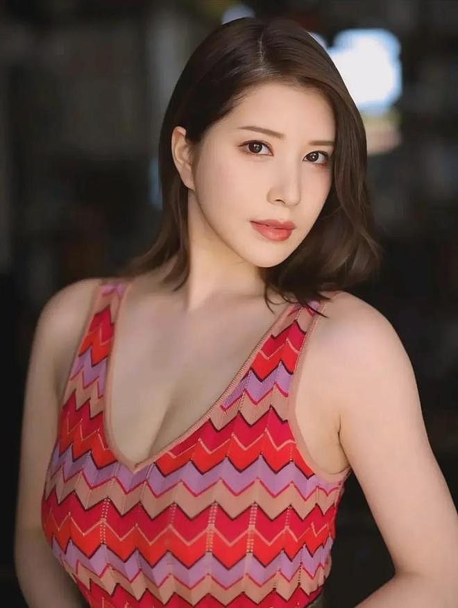 【美女】童颜巨乳的短发女神,身材性感勾魂万千,美得让人窒息(组图) - 1
