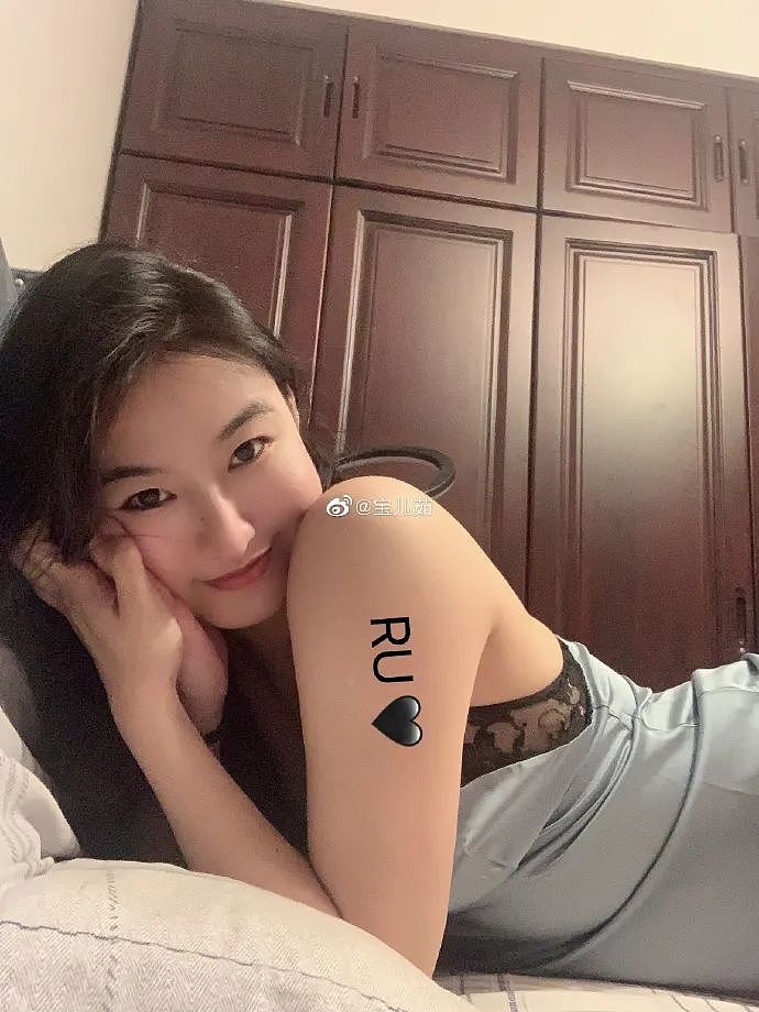 【美女】辣妹“3D身材”让人过目难忘！看完瞬间沦陷...（组图） - 5