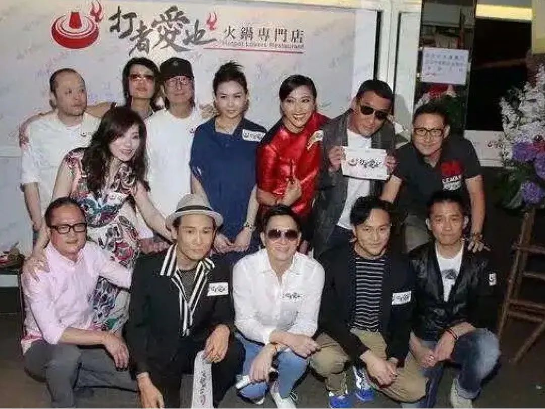 当众亲吻男星！一心想走入上流社会，培养女儿当豪门准媳妇，今60岁生日轰动娱乐圈？（组图） - 46