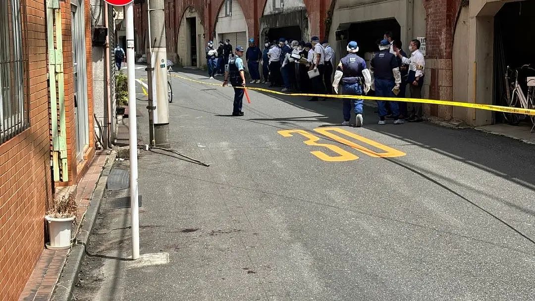 2名中国人在东京街头遭4人用铁管殴打！头部流血重伤，日本网友：治安越来越差…（视频/组图） - 3