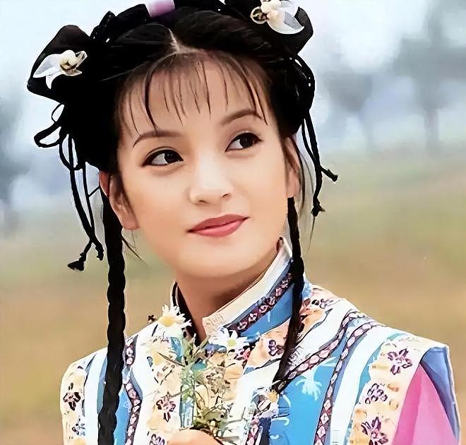 49岁赵薇携女儿现身机场,脸上憔悴离婚无事业的她,女儿成了依靠(组图) - 5