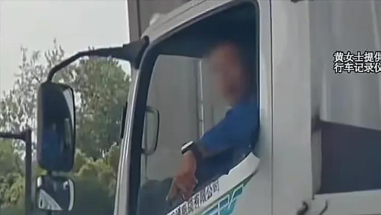 5秒变道3次,逼停货车的黄女士,已社会性死亡,恶人先告状惹众怒(组图) - 2