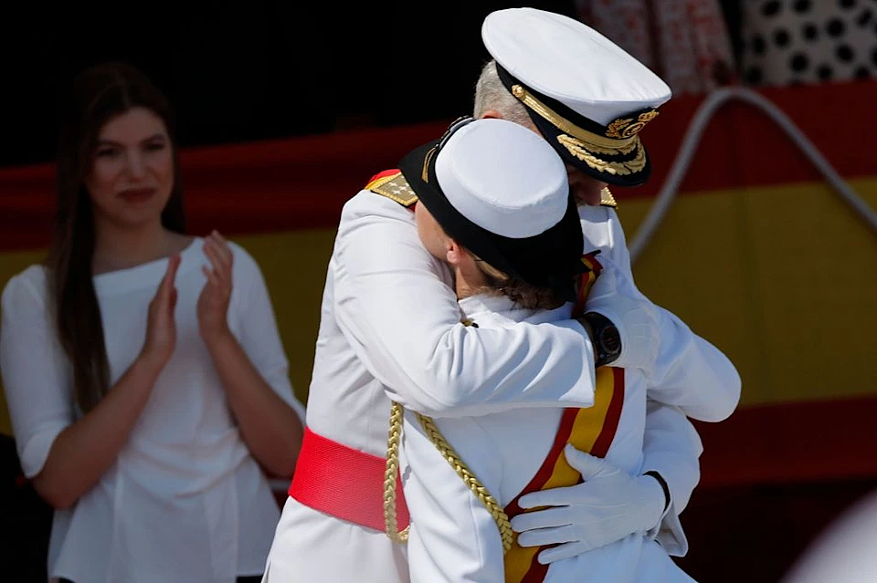 西班牙未来女王结束陆海两军服役将入空军！19岁已担王室重任，飒爽英姿惊艳民众（组图） - 18