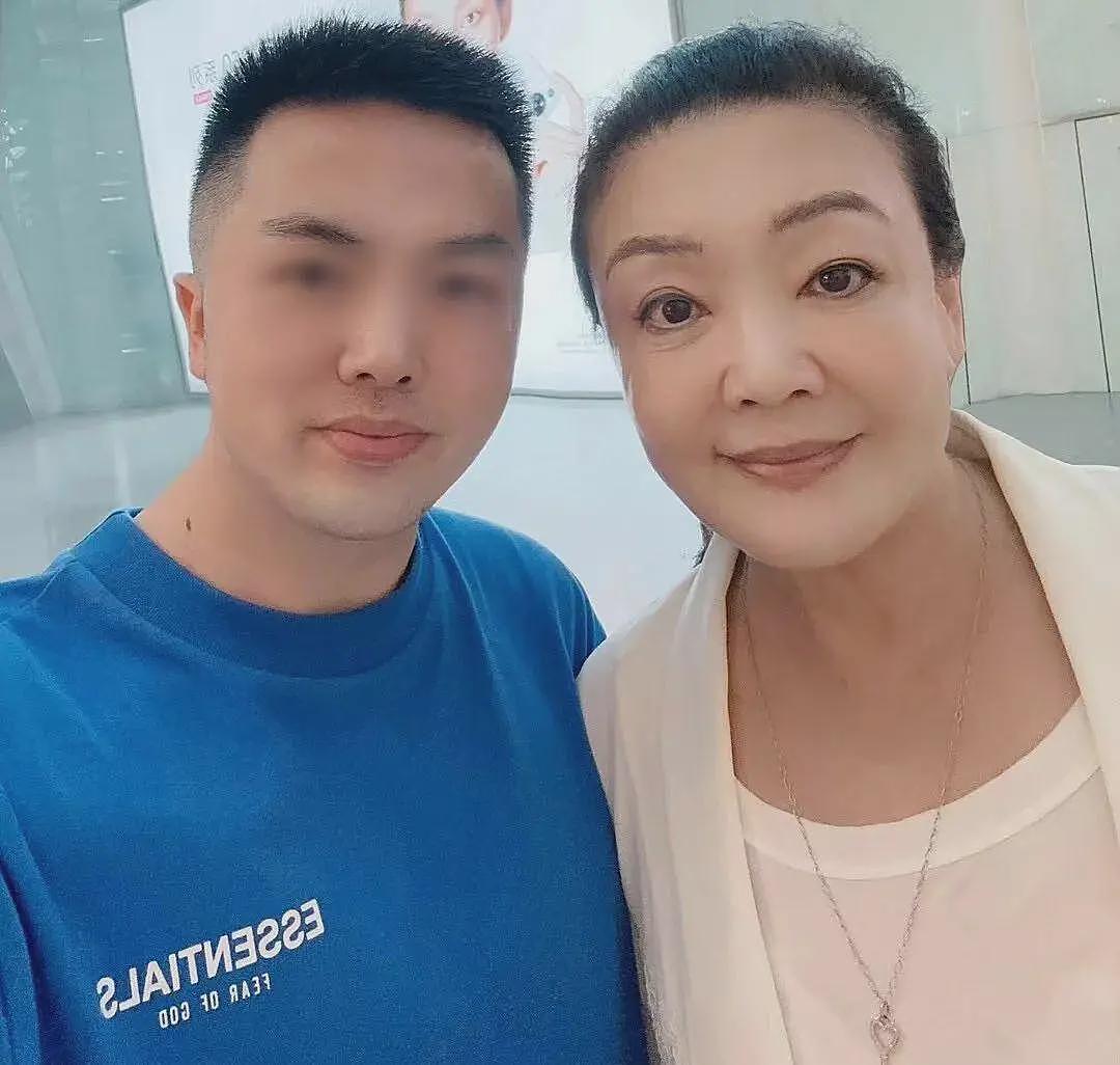 大S生前海量鞋子不知所踪,小S女儿被扒多双同款,张兰果然没说错(组图) - 18