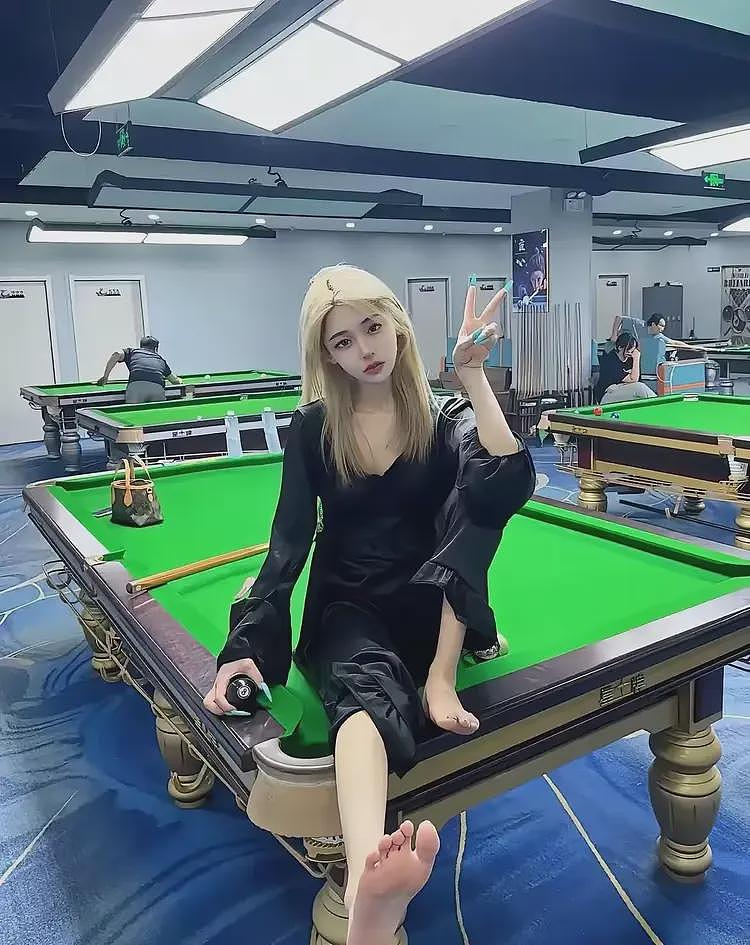 美女助教凌晨4点陪打台球，收500元裤子脱掉了，监控录下全部过程（组图） - 9