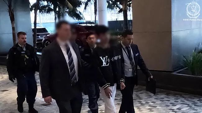 搜出宾利法拉利人民币！澳洲华男被抓！涉案金额$3800万（组图） - 9