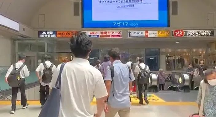 日本横滨车站溅血！中国女子为抢先搭车起口角，挥刀怒砍乘客落跑…（组图） - 8