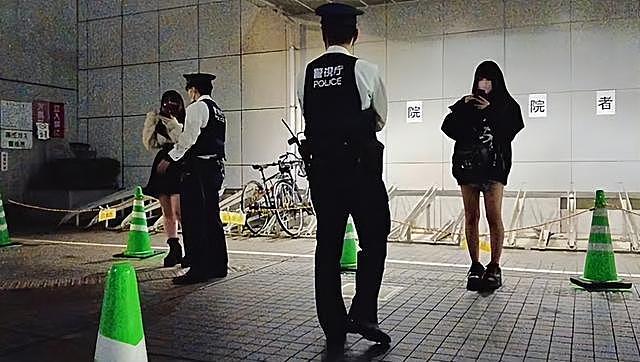 日本“卖春一条街”又火了！站街女专挑外国游客“仙人跳”，2年赚1亿（组图） - 17