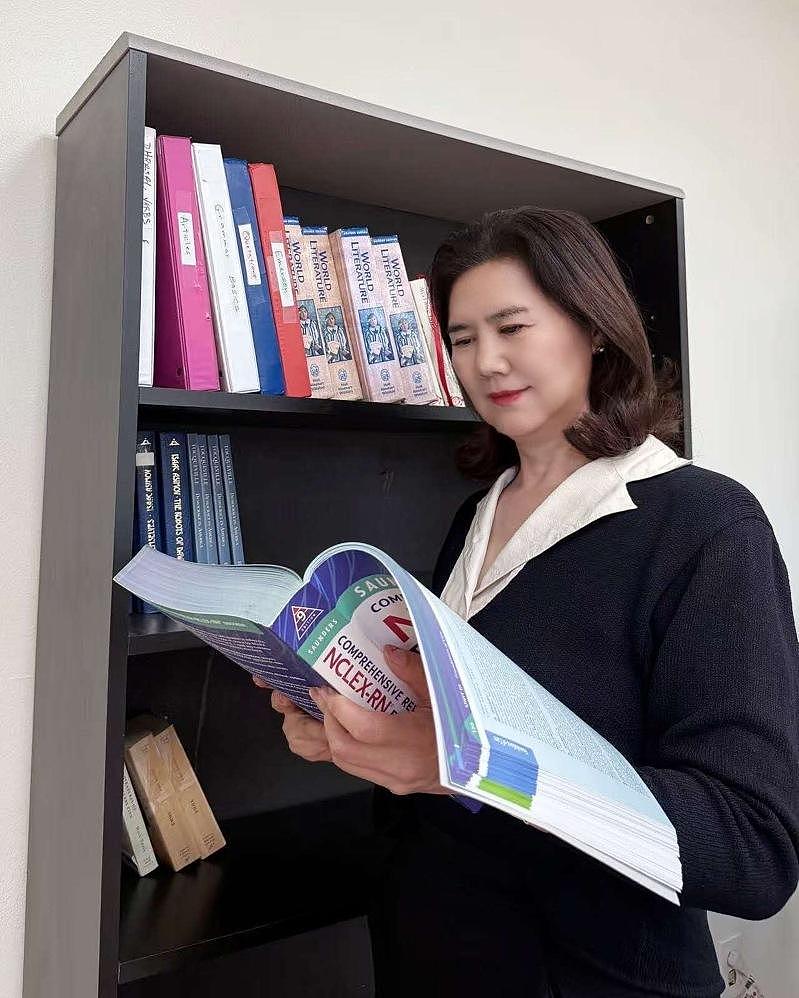丈夫私通18岁保姆，华人三娃妈愤怒赴美闯出一片天（组图） - 1
