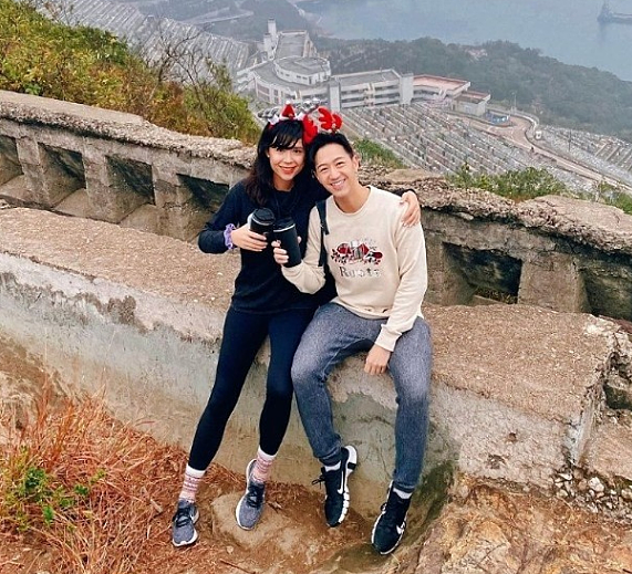 突然承认已婚?出道12年曾遭无线封杀,女友陪伴多年婚期一拖再拖,终于隐婚好友说漏嘴才曝光?(组图) - 2